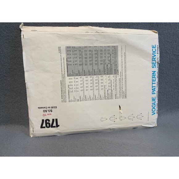 Vintage Vogue Pattern 1797 Women's Blouses Multiple Styles Size 10 uncut - Picture 2 of 2